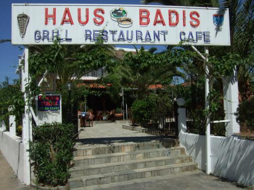 Der Eingangsbereich zur Taverne des Haus Badis.