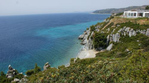 Badebucht auf der Höhe des Dorfes Ayios Nikolaos auf Sithonia (mittlerer Finger).