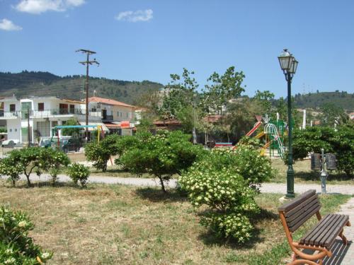 Der öffentliche Spielplatz am Strand.