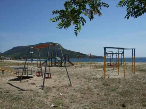 Der öffentliche Spielplatz des Dorfes.