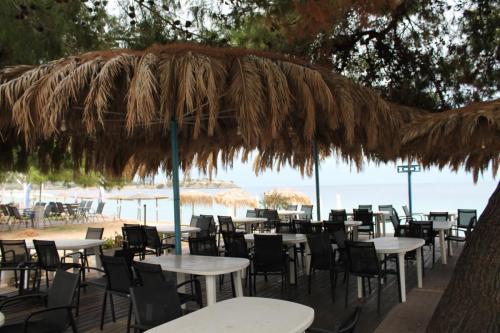 Griechische Taverne am Strand