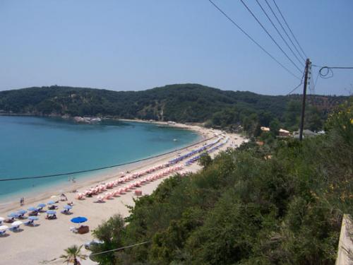 Der rechte Teil des Strandes von Valtos hinter Parga auf dem Epirus