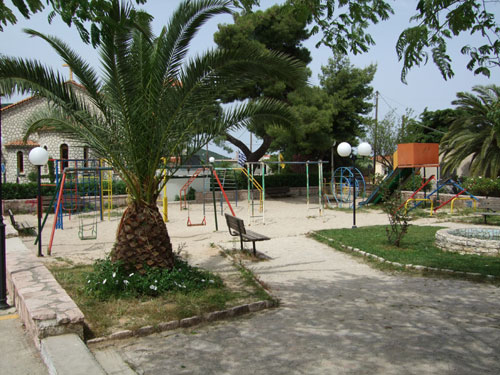 Der Spielplatz unweit der Kirche