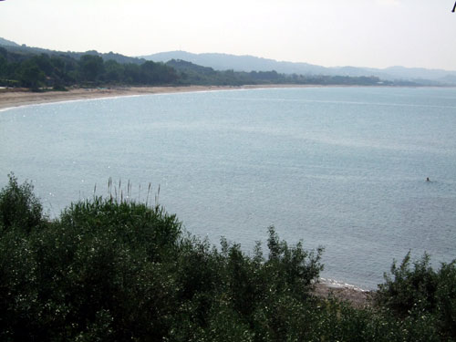 Der Strand von Kastrosikia aus fotografiert