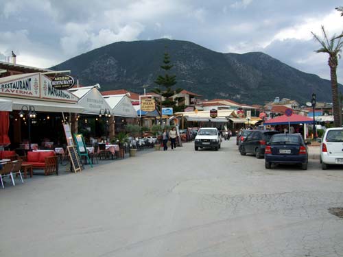 Die Uferpromenade von Nidri
