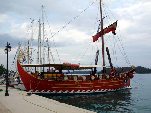 Spaßboot im Hafen