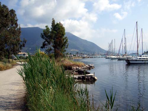 Das westliche Ende des Yachthafens von Nydri