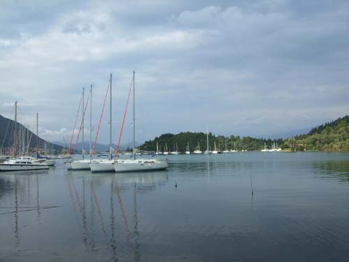 Der Yachthafen am Rande von Nidri