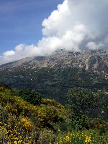 Einer der vielen Wolkenfänger von Lefkada