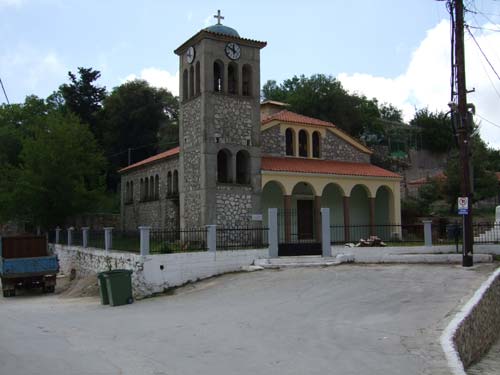 Kirche im Bergdorf Eglouvi
