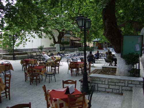 Die Platia der Kleinstadt Karia