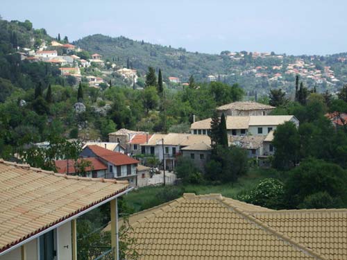 Die für seine handgewebten Stoffe bekannte Kleinstadt Karia (Nordosten von Lefkada)