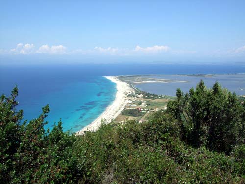 Endloser Sandstrand zwischen Agios Nikitas und Potisies im Nordwesten von Lefkas