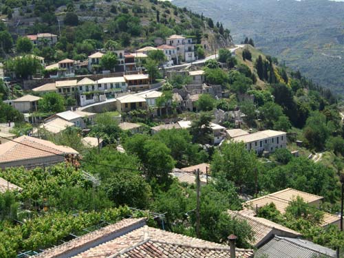 Blick über die Kleinstadt Exanthia im Nordwesten von Lefkas
