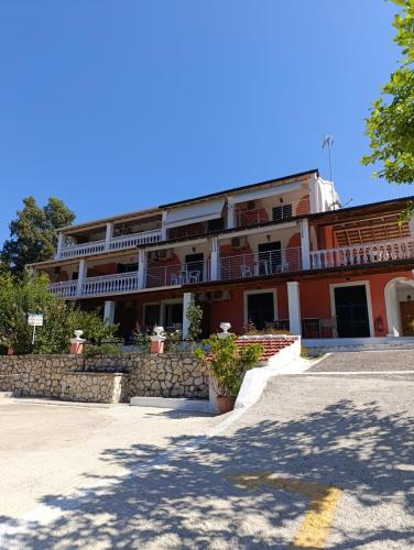 Das Haus Danai von der Auffahrt aus.