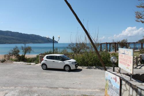 Blick von der Einfahrt zum Meer