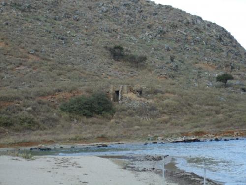 Kleine Ruine am westlichen Rand der Bucht, welche auf unserer Karte als Sehenswürdigkeit vermerkt war.