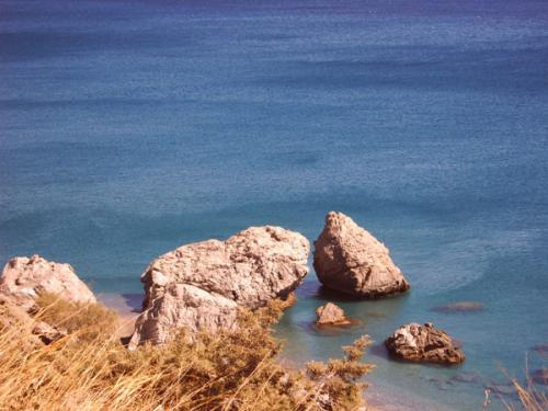 Felsen und Meer bei Kastri.