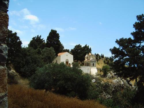 Die kleine Kirche vor dem Kloster Preveli.