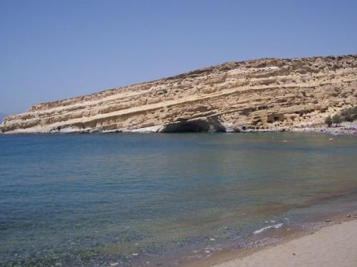 Der Strand von Matala (Südküste von Kreta).