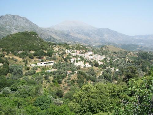 Kretisches Bergdorf unterhalb von Rethymnon.