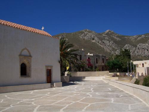 Moni Preveli.