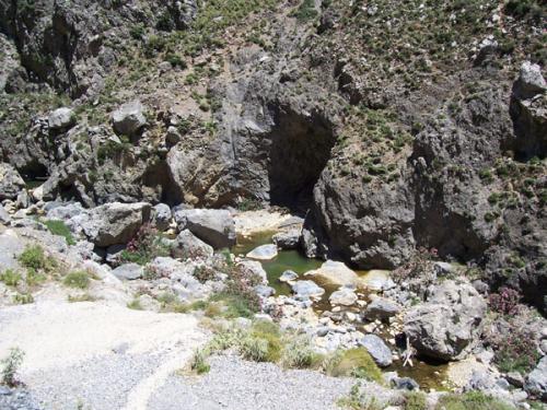 Gebirgsbach einer der zahlreichen Schluchten Südkretas.