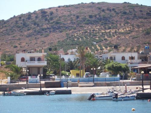Der Hafen des kleinen Fischerdorfs Milatos (in den Bergen zwischen Elounda und Malia gelegen).