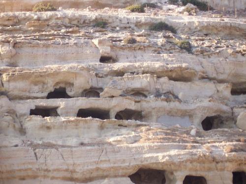 Die Höhlen von Matala an der Südküste von Kreta.