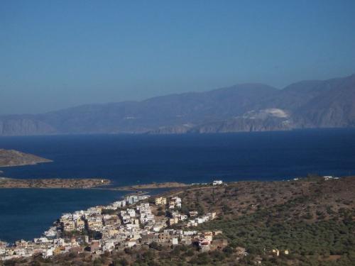 Der kretische Ort Elounda von oben.