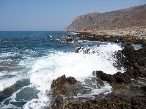 Die Küste außerhalb von Milatos an einem ruhigen Tag.