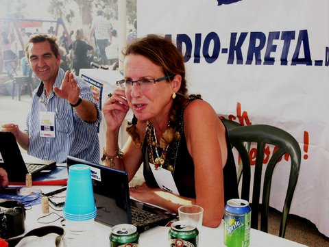 Infostand von Radio Kreta - Mit Sue und Jörg.