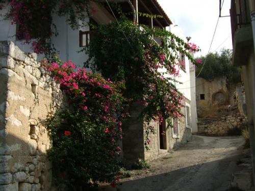 Eine der Gassen des alten (oberen) Dorfes Milatos (Pano Milatou).