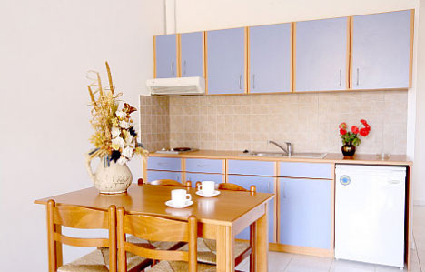 Die Küche eines 2-Zimmer-Apartments im Angelika Aparthotel