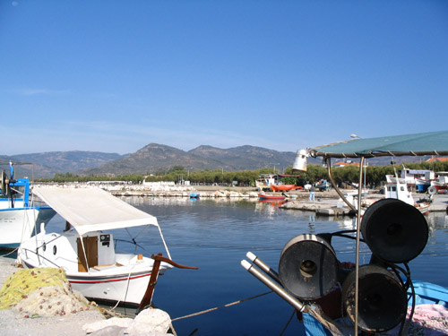 Im kleinen Fischerhafen von Kalloni