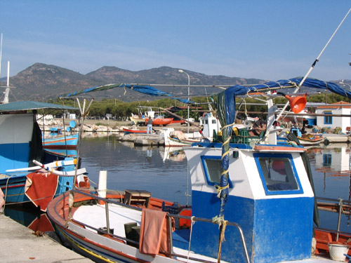 Im kleinen Fischerhafen von Kalloni