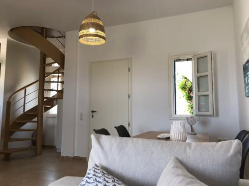 mikes villa 16