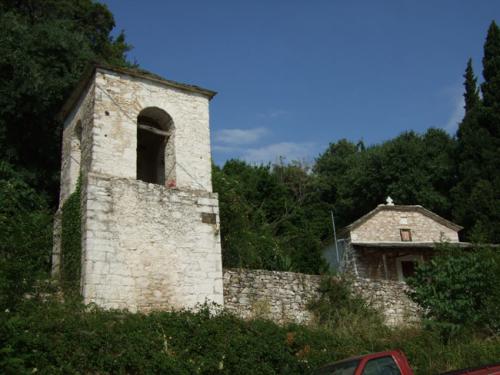 Eine der Kirchen des Dorfes.