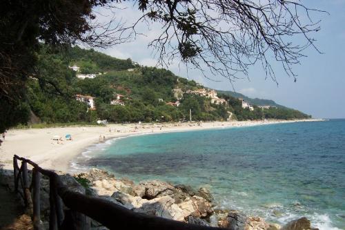 Strand Papa Nero, die südöstliche Nachbarbucht zum Strand von Agios Ioannis.
