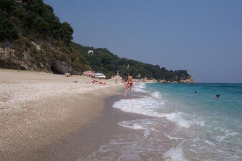 Strand von Agia Saranta.
