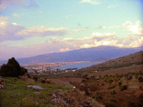 Blick auf Volos und Pilion, vom Festland kommend.