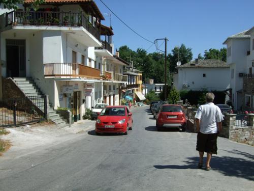 Die Hauptstraße dieses Pilion-Städtchens.