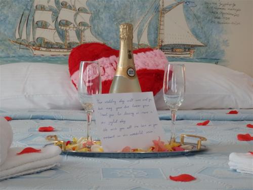 Honeymoon Suite 01