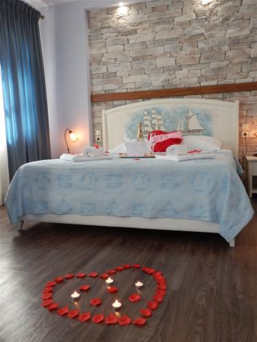 Honeymoon Suite 02